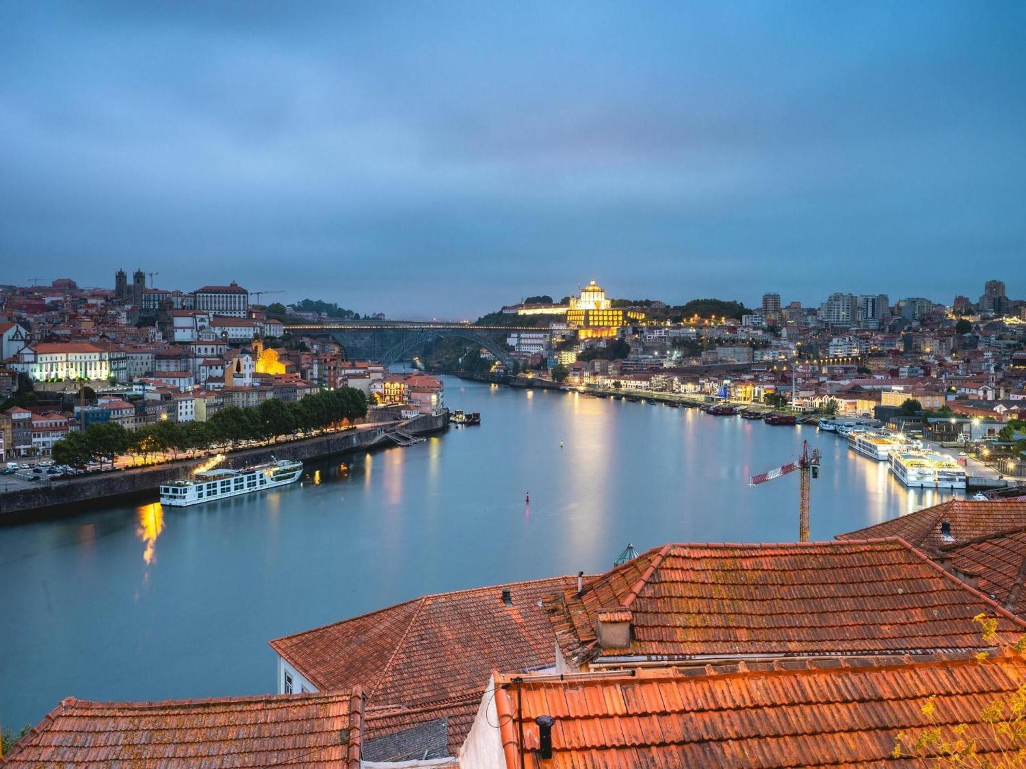 Stylish River View In Porto